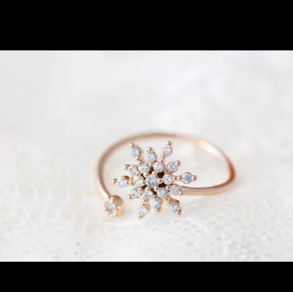 ☀️(2 LEFT*)GOLD OR SILVER 🌟 BURST CZ DIAMOND RING